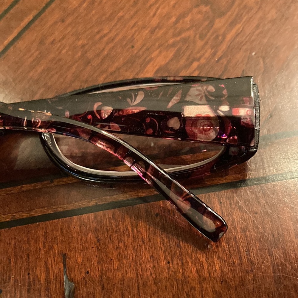 Foster Grant “Daydreamer” reading glasses and coordinating case. New with tags. - Picture 4 of 8